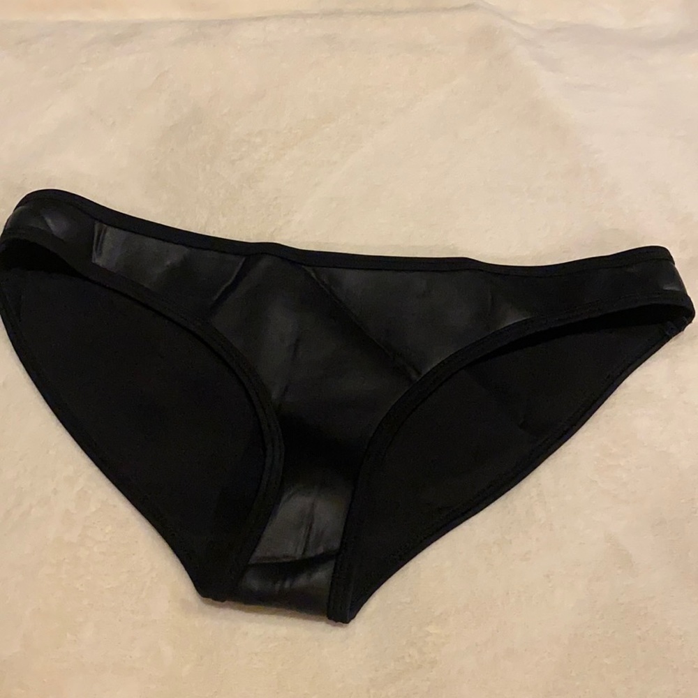 Triangle bikini bottoms